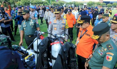 Kapolda-Jatim-Cek-Peralatan-dan-Kesiapan-Personel-Penanggulangan-Bencana-Hidrometeorologi